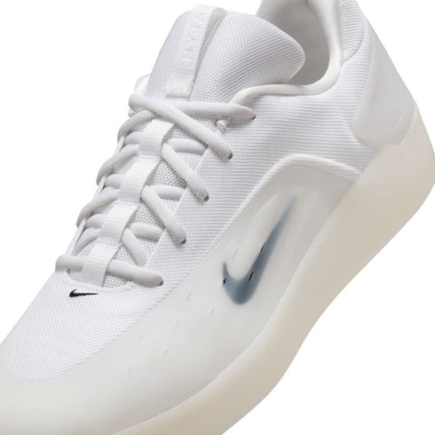 Nyjah 4 (White/Black)