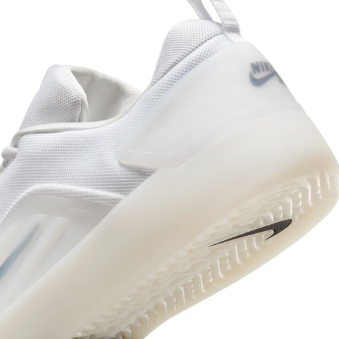 Nyjah 4 (White/Black)